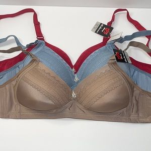 Lot of 3 Pieces Wireless Push Up Light Padded No Wire 3 Hooks T- Shirt Bra. NWT
